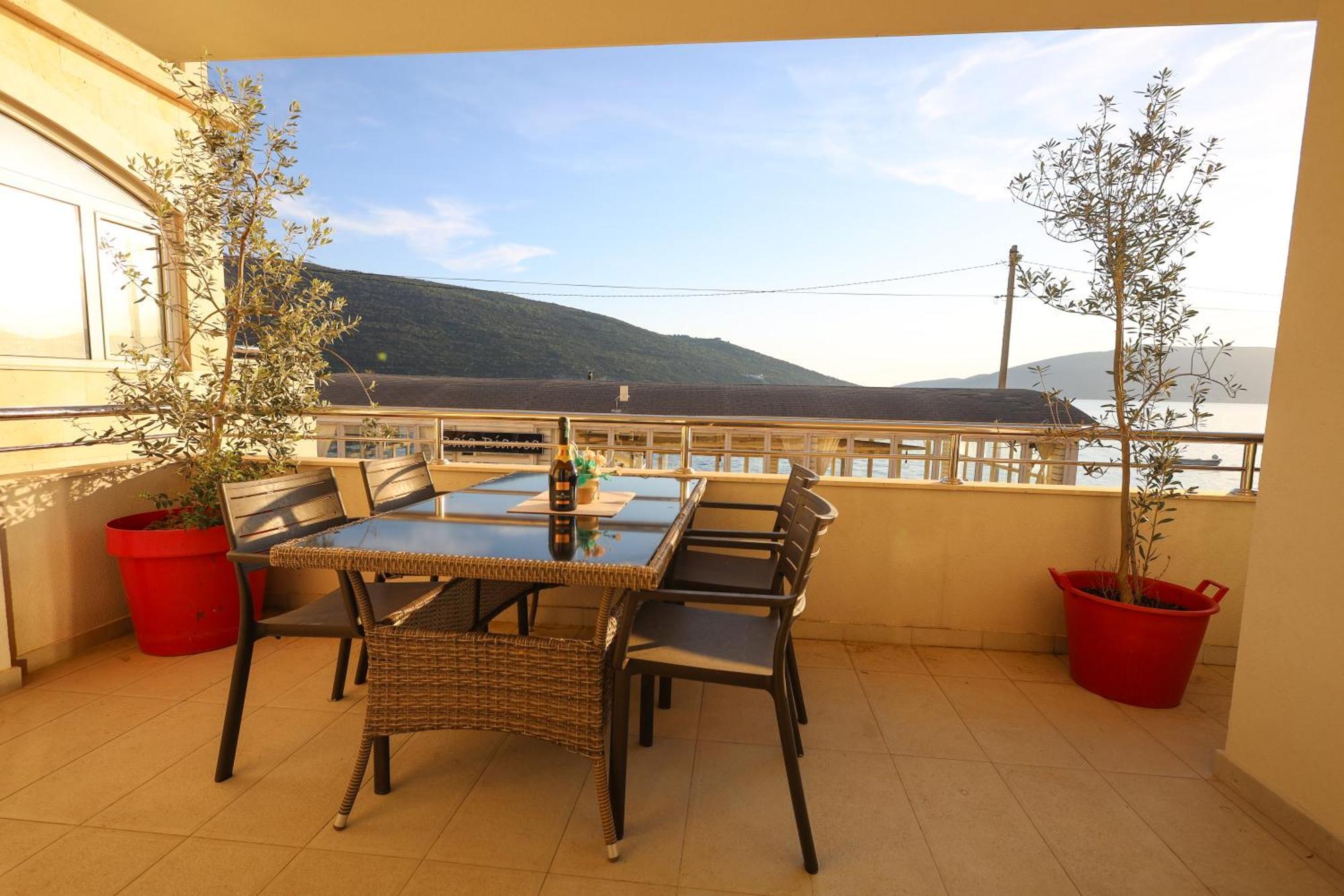 Apartments Milanovic Herceg Novi Esterno foto